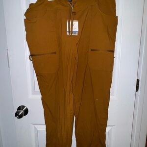 Patagonia women’s Cargo Pants in Rust Brown